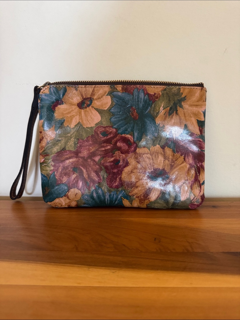 Patricia Nash 100% Leather Wristlet Floral Print Suede Lining With ZipperPockets